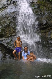 These were the children who live in the neighboring barrio
who were just too happy to show us the way to the falls.
Photo by:: EPPGarcia (2002)