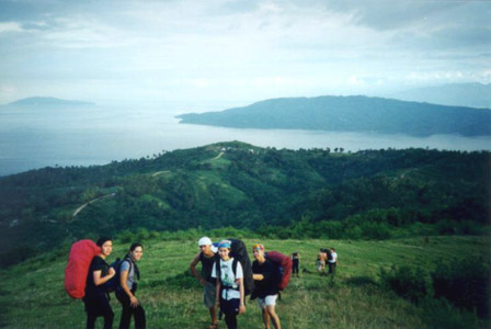 Southeast view showing Batangas Bay on the left, Maricaban Strait on the right,
Maricaban Island on the right and Matoco point on the left.
Photo by:: paulperez (2001)