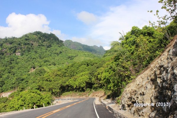 Pico de Loro as seen from kilometer 98 of the Ternate-Nasugbu road
Photo by:: EPPGarcia (2013)